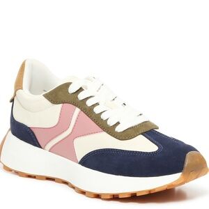 EUC Steve Madden escapade sneaker